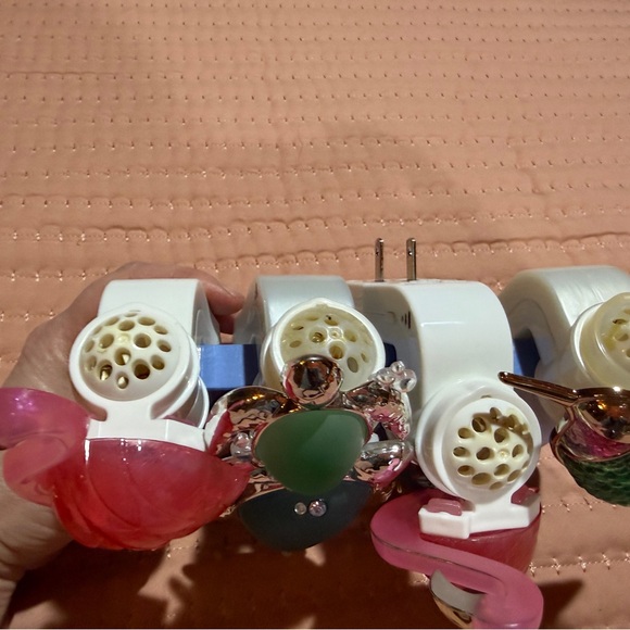 Bath & Body Wall Flowers - Picture 4 of 8